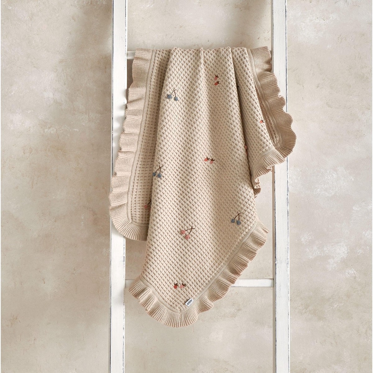Knitted Blanket - Berry Fril